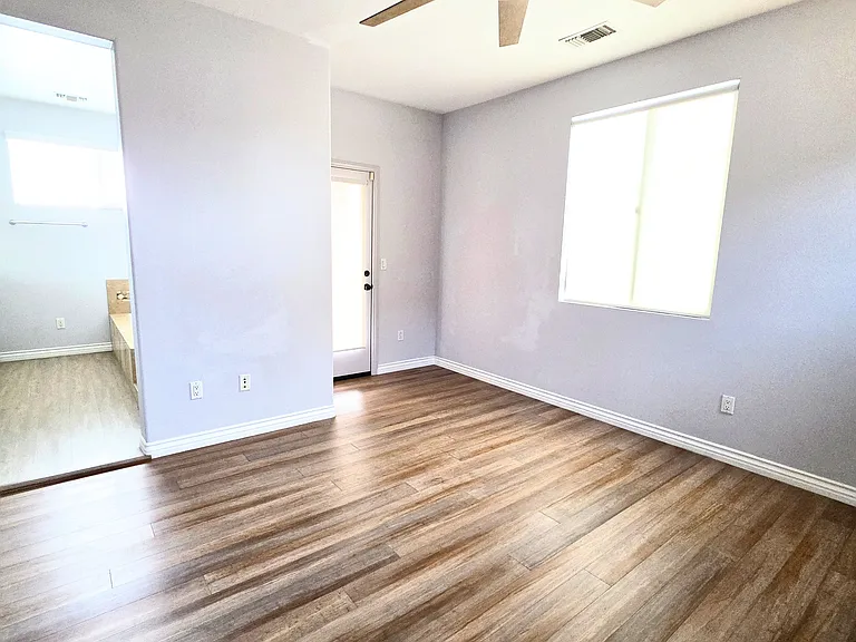 13438 Roselle Ave — Photo 35