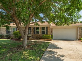 828 Hollow Creek Rd, Burleson, TX 76028