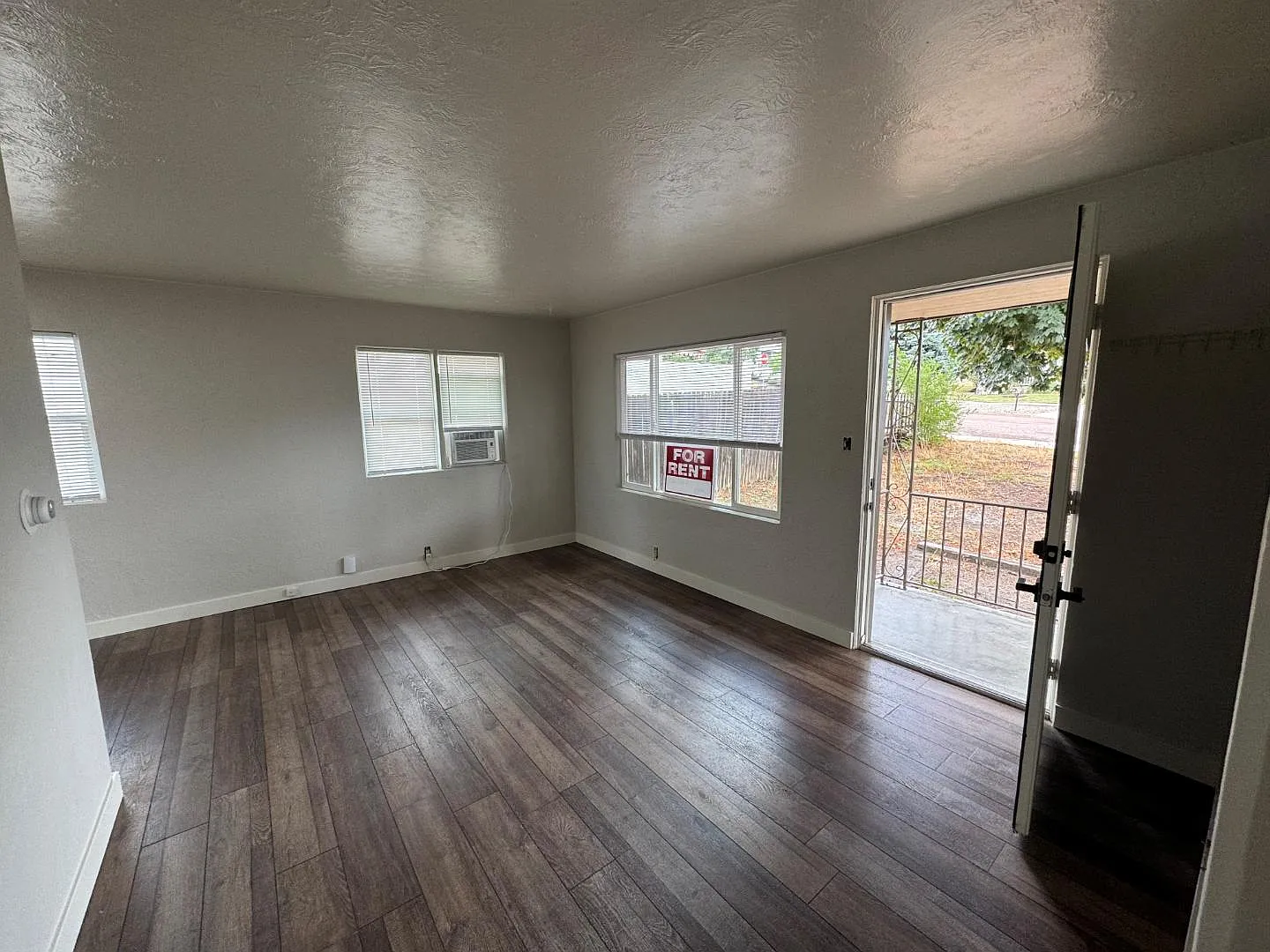 1126 Bonfoy Avenue - 1126 — Photo 4
