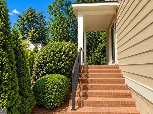 1452 Sylvan Cir, Atlanta, GA 30319