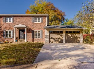895 Braquewood Dr, Manchester, MO 63021