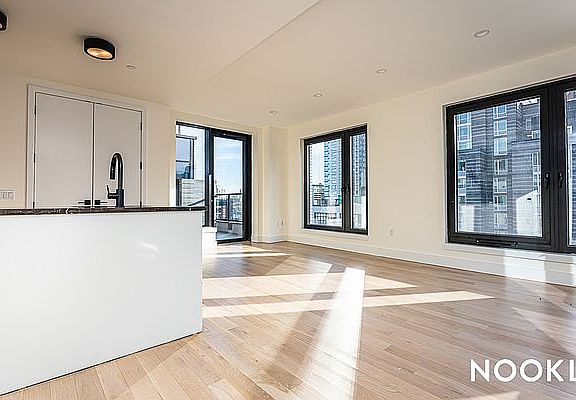 4th image of 250 Gold St #1002