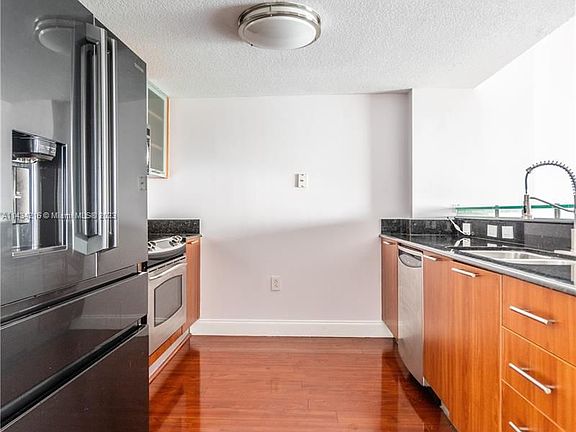 4th image of 1800 N Bayshore Dr APT 2706