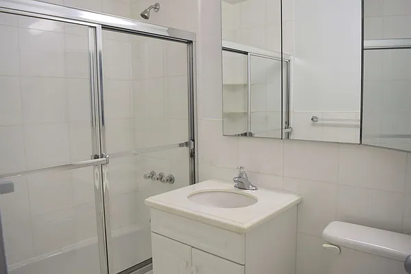 Rented by Manhattan Connection | media 13