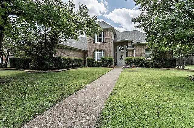 1st image of 208 Donley Ct