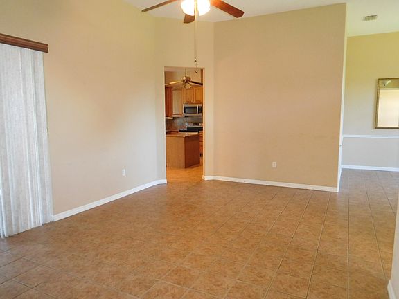 3rd image of 27243 Elkwood Cir