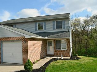 891 Orchard St, Akron, PA 17501