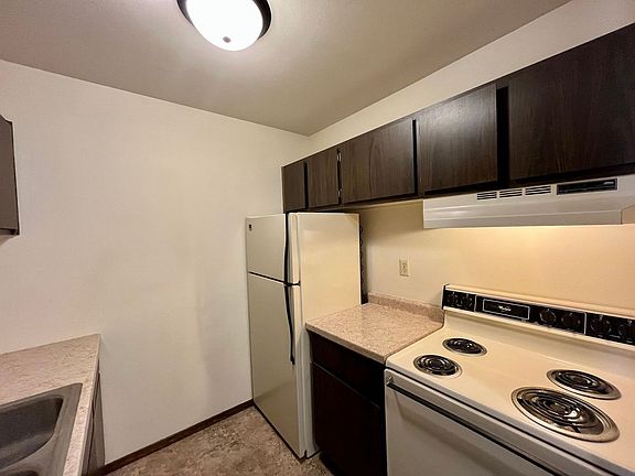 3rd image of 619 Laurel Ct APT 105