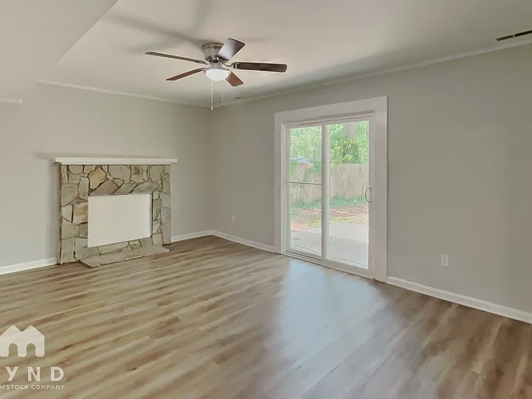 6815 Saddle Ridge Rd — Photo 2