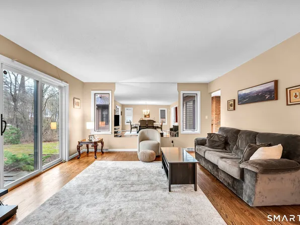 8 Ironwood Road #8, West Hartford, CT 06117
