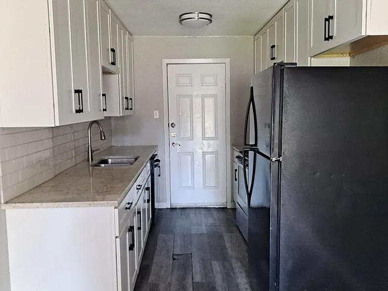 815 Bluebird Dr — Photo 5