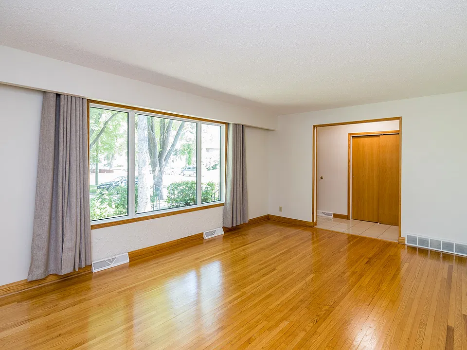 1062 Beach Ave