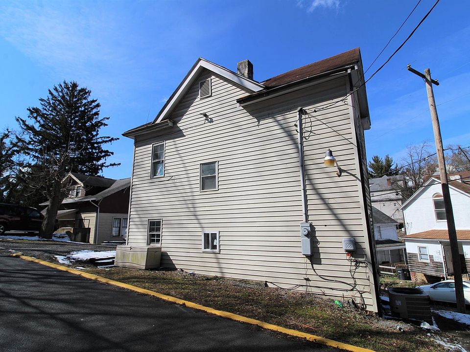 2nd image of 716 Snider St
