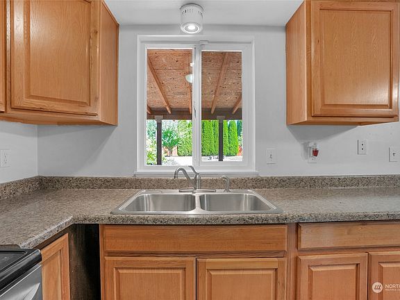5th image of 6109 57th Drive NE