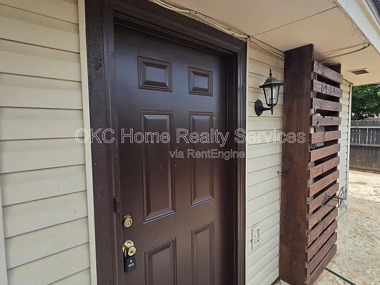 6715 Lyrewood Ln — Photo 1