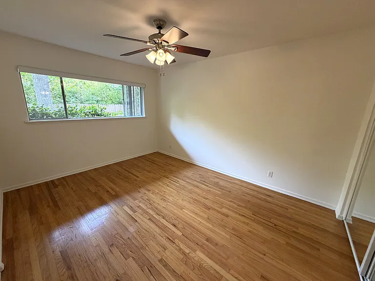 255 S Oakland Avenue — Photo 8