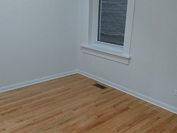 4th image of 3550 S Emerald Ave