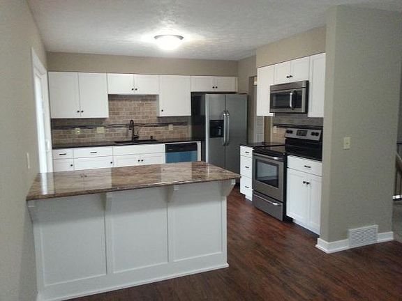 3rd image of 4811 S 101st Cir