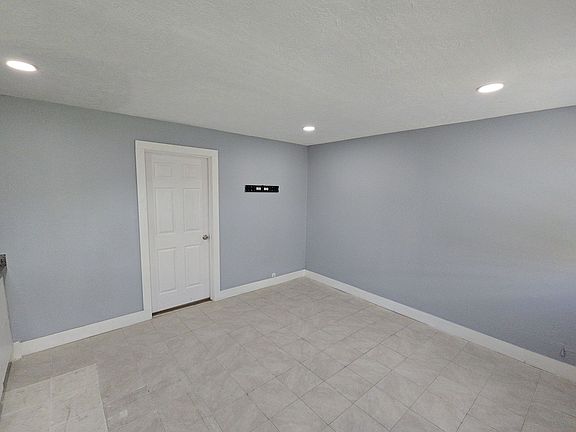 4th image of 9010 Linda Vista Rd #D