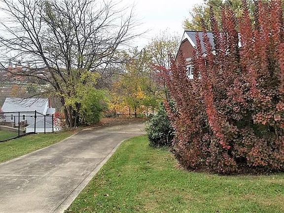 3rd image of 1215 Scenic Dr