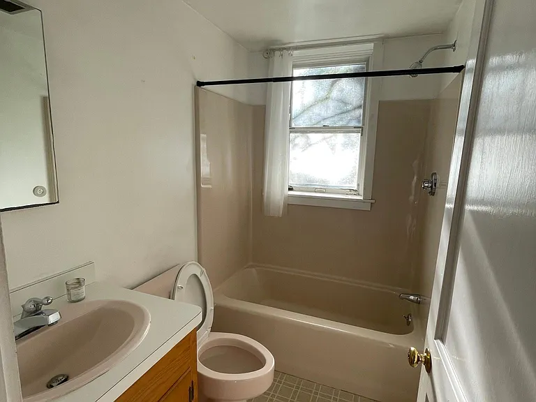 34 Chestnut St #B — Photo 12