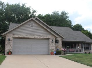 909 S Johanson Rd, Peoria, IL 61607