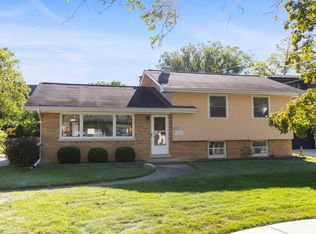 612 Wellner Rd, Naperville, IL 60540