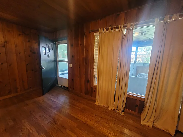 1621 S Stewart St — Photo 6