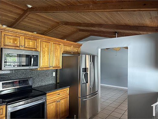 4th image of 1107 SW 83rd Ave