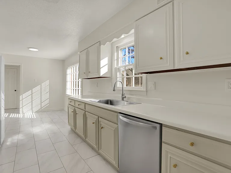 7126 Kings Castle Cv — Photo 5