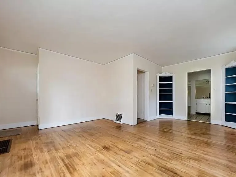 2601 W Heading Ave — Photo 2