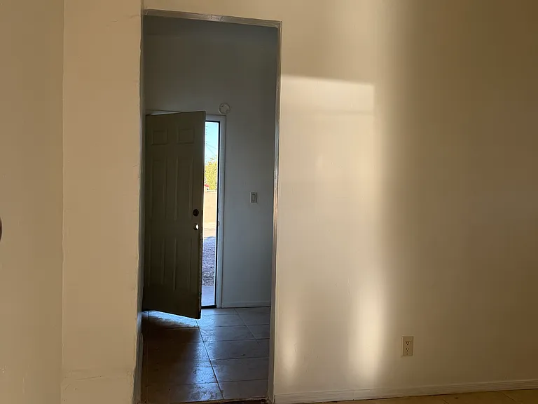 2226 N Los Altos Ave — Photo 5