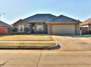 809 Glenwood Dr, Moore, OK 73160