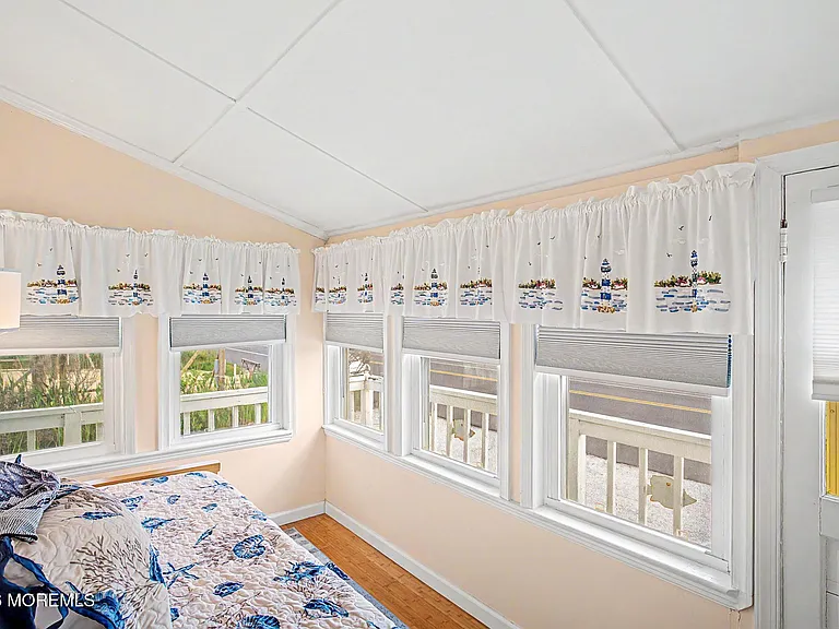 1022 S Green St — Photo 30