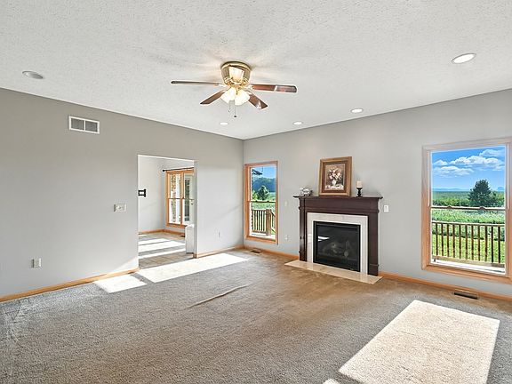 4th image of 3096 Decliff Rd N