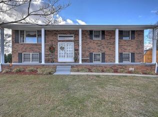 110 Raintree Cir, Bristol, VA 24201