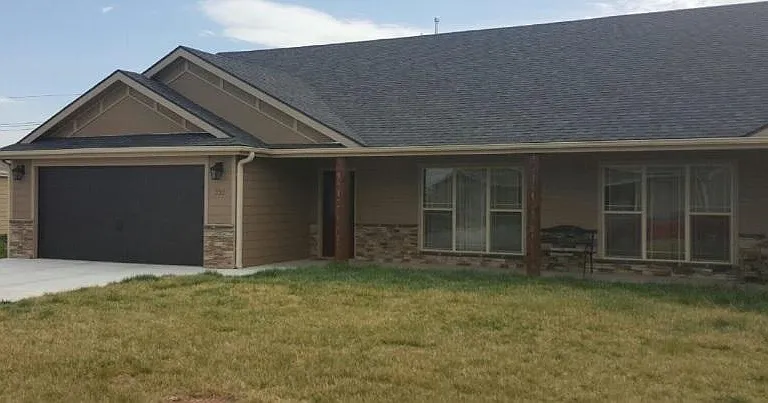 222 Highland Grove Dr — Photo 1