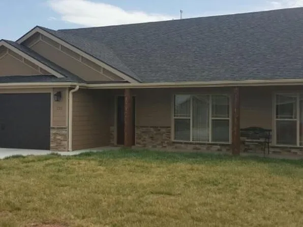 222 Highland Grove Dr, Manhattan, KS 66503
