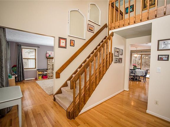 3rd image of 60 County Clare Cres