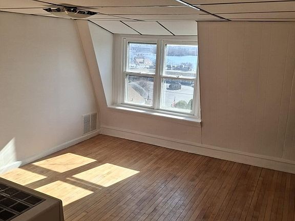 5th image of 26 Clement St