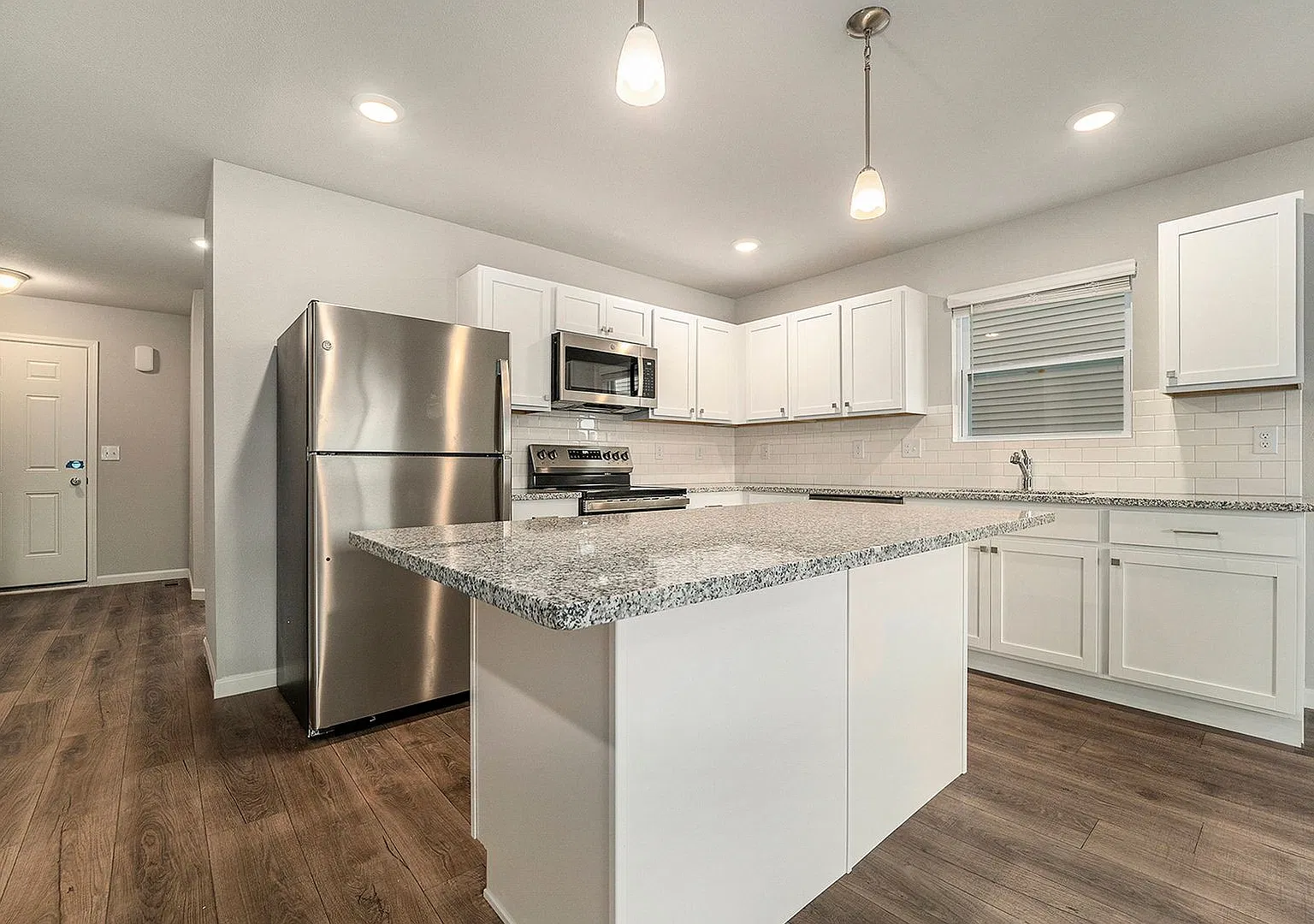 2319 Richardson Ct — Photo 3