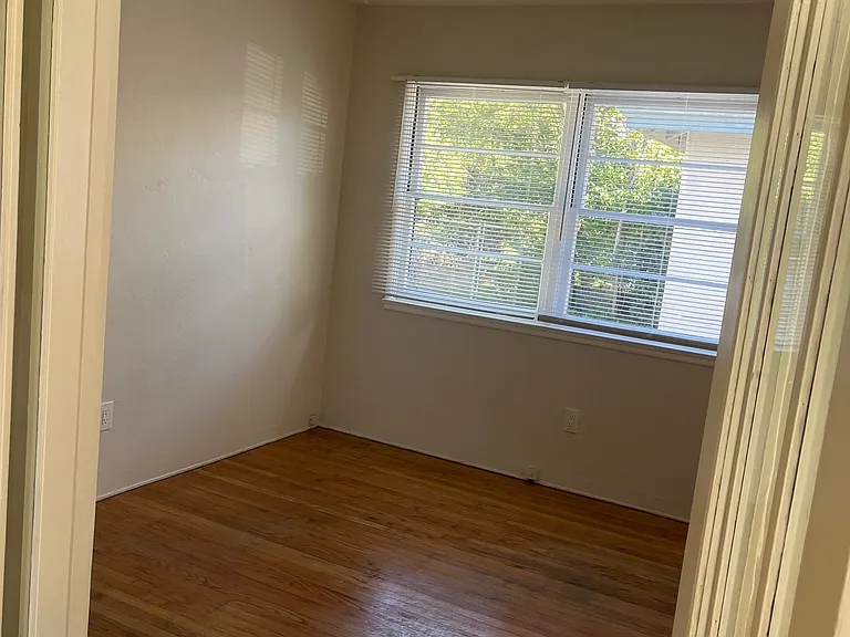 1095 S Magnolia Ave — Photo 6