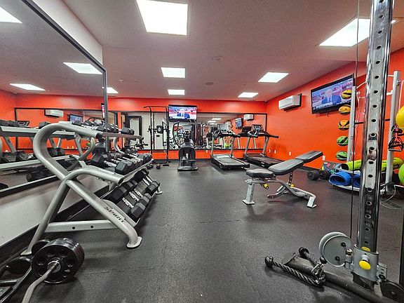4th image of 715 Park Ave APT 4F