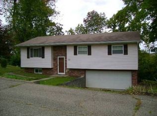 121 Radcliffe Rd, Wheeling, WV 26003