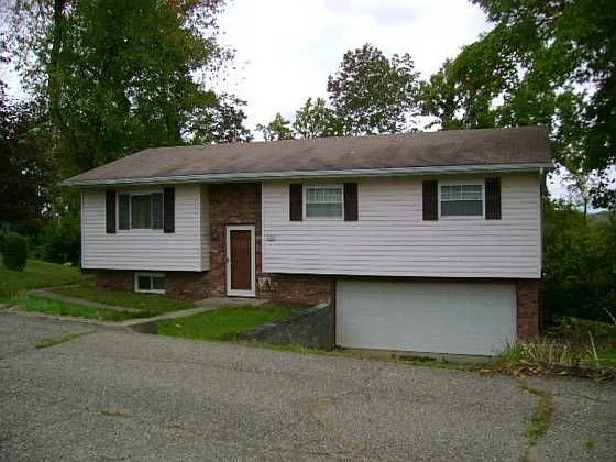 121 Radcliffe Rd photo 1