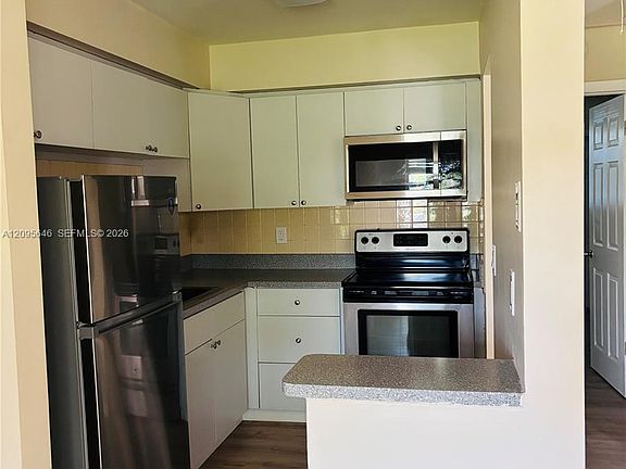 2nd image of 1004 SW 2nd Ave