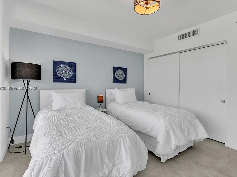 1180 N Federal Hwy #1009 — Photo 29