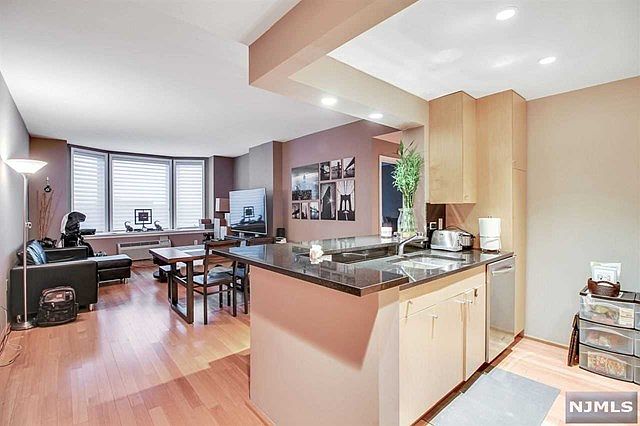 1st image of 2102 City Pl #2102