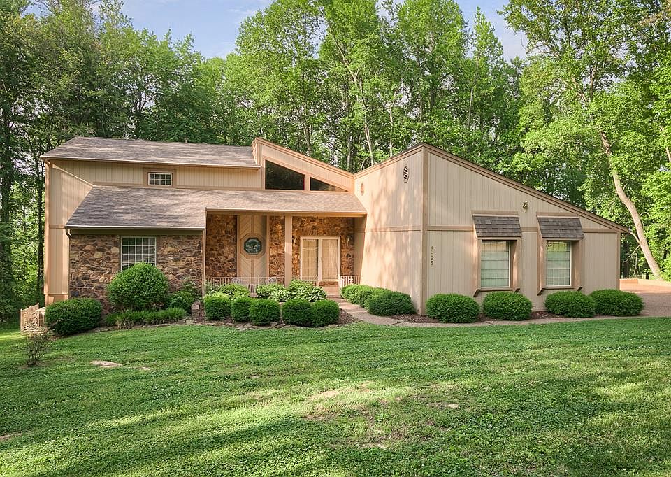 1st image of 2825 Hillside Dr