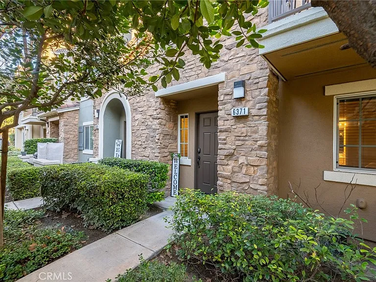 6371 Estrela Ln — Photo 2